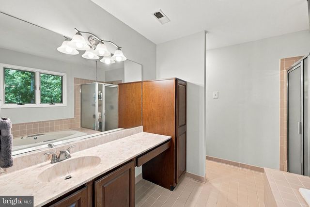1007 NINE MILE RUN DR, Fredericksburg, VA 22407