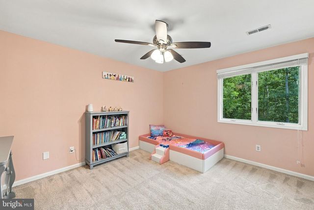 1007 NINE MILE RUN DR, Fredericksburg, VA 22407
