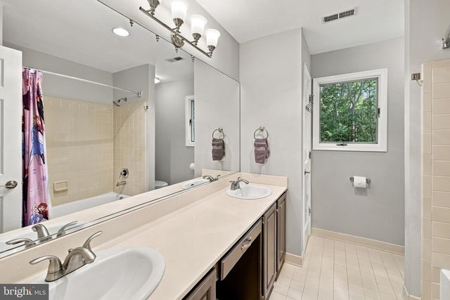 1007 NINE MILE RUN DR, Fredericksburg, VA 22407