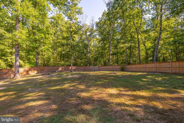 1007 NINE MILE RUN DR, Fredericksburg, VA 22407