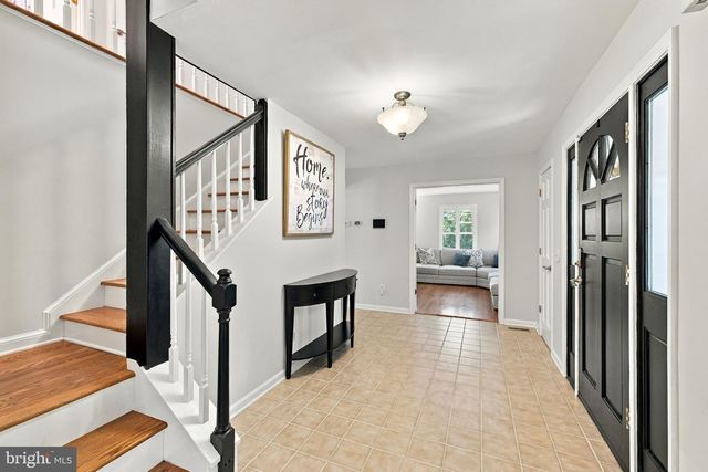 1007 NINE MILE RUN DR, Fredericksburg, VA 22407