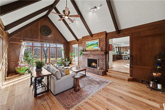 204 NW Golfview Drive, Blue Springs, MO 64014