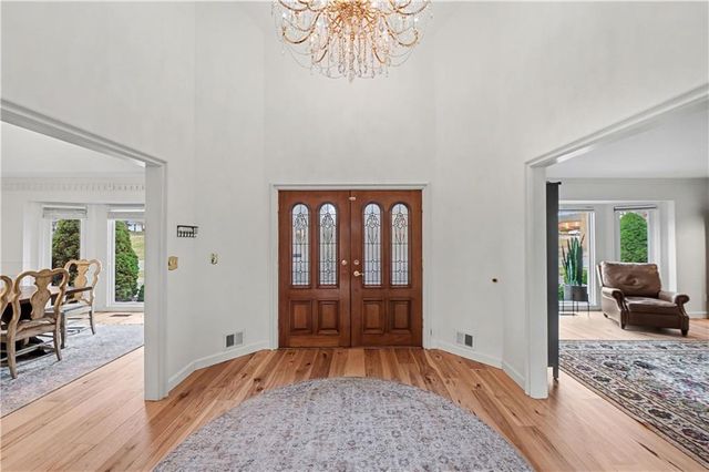 204 NW Golfview Drive, Blue Springs, MO 64014