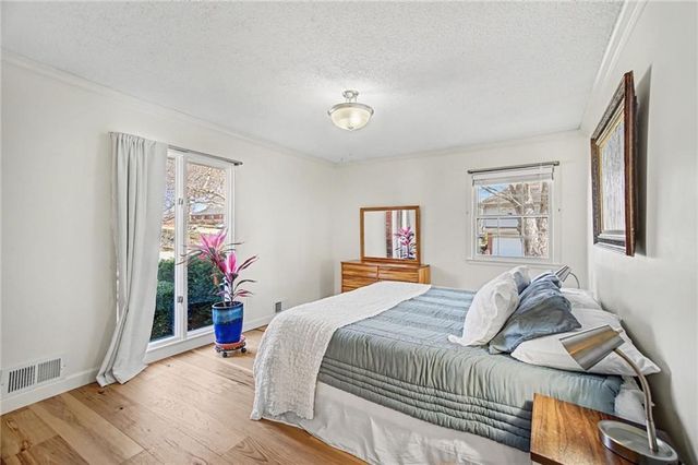 204 NW Golfview Drive, Blue Springs, MO 64014