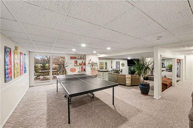 204 NW Golfview Drive, Blue Springs, MO 64014