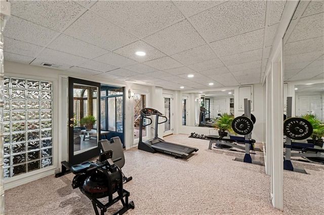 204 NW Golfview Drive, Blue Springs, MO 64014