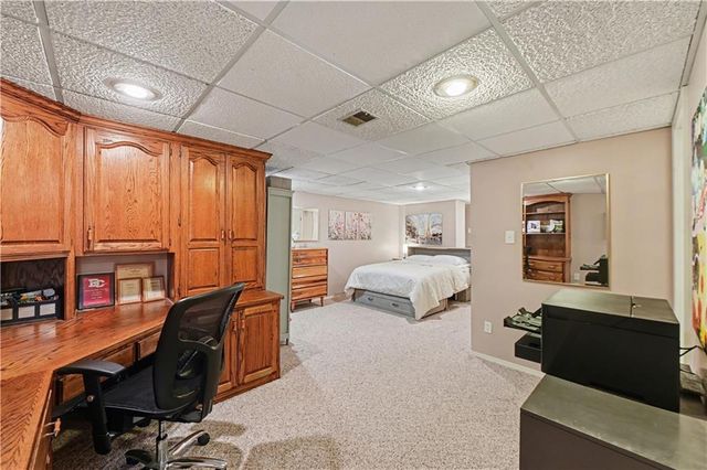 204 NW Golfview Drive, Blue Springs, MO 64014