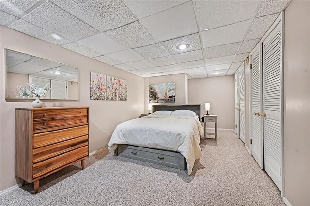 204 NW Golfview Drive, Blue Springs, MO 64014