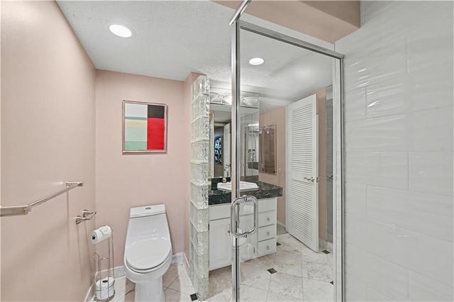 204 NW Golfview Drive, Blue Springs, MO 64014