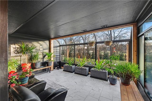 204 NW Golfview Drive, Blue Springs, MO 64014