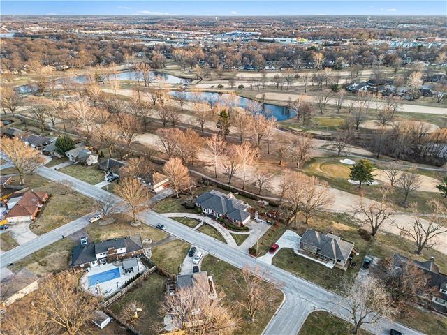 204 NW Golfview Drive, Blue Springs, MO 64014