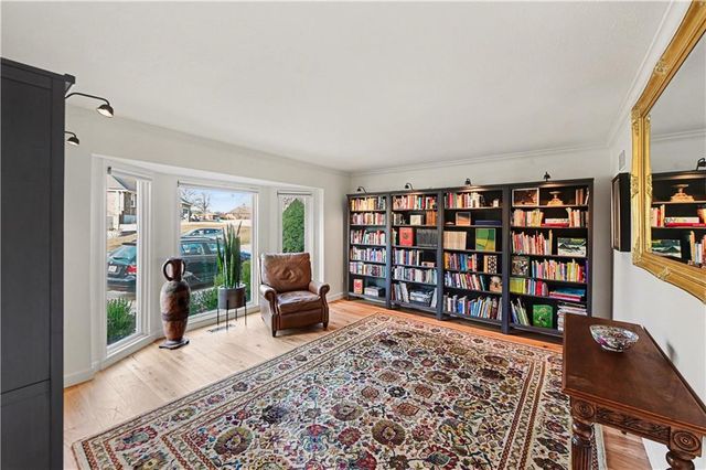 204 NW Golfview Drive, Blue Springs, MO 64014