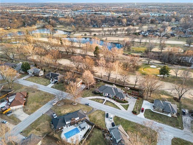 204 NW Golfview Drive, Blue Springs, MO 64014