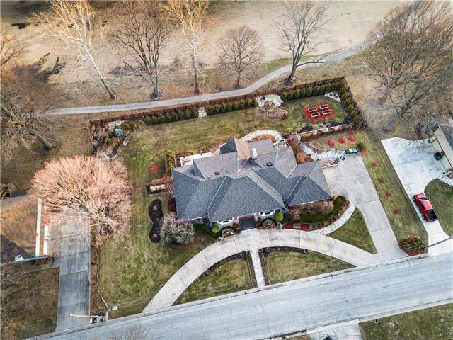 204 NW Golfview Drive, Blue Springs, MO 64014