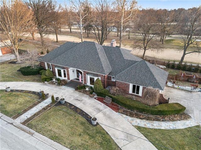 204 NW Golfview Drive, Blue Springs, MO 64014