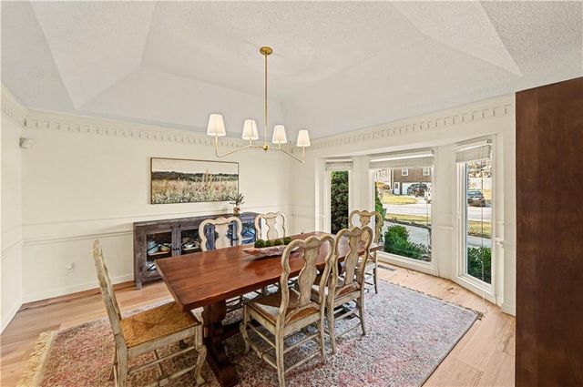 204 NW Golfview Drive, Blue Springs, MO 64014