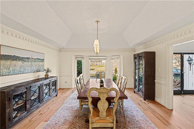 204 NW Golfview Drive, Blue Springs, MO 64014