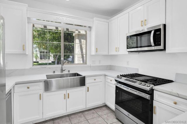 819 Laffey Lane, El Cajon, CA 92021