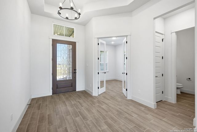 171 Pradera Ridge Drive, Floresville, TX 78114