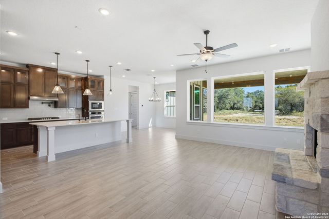 171 Pradera Ridge Drive, Floresville, TX 78114