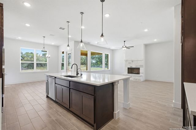 171 Pradera Ridge Drive, Floresville, TX 78114