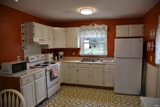 2064 Leatherwood Road, Bedford, IN 47421