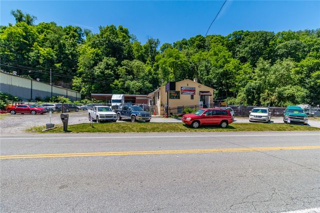 174 Sandy Creek Rd, Penn Hills, PA 15147