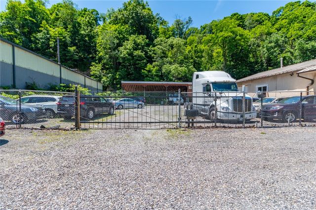 174 Sandy Creek Rd, Penn Hills, PA 15147