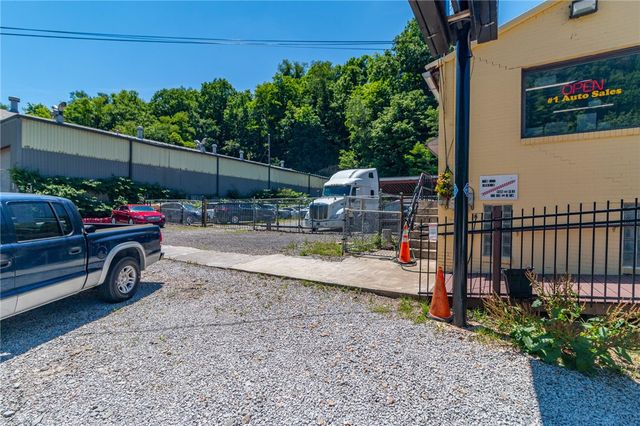 174 Sandy Creek Rd, Penn Hills, PA 15147