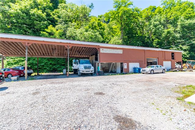 174 Sandy Creek Rd, Penn Hills, PA 15147