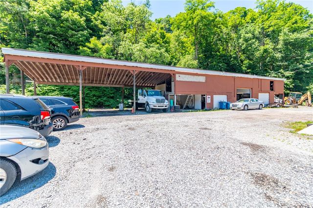 174 Sandy Creek Rd, Penn Hills, PA 15147
