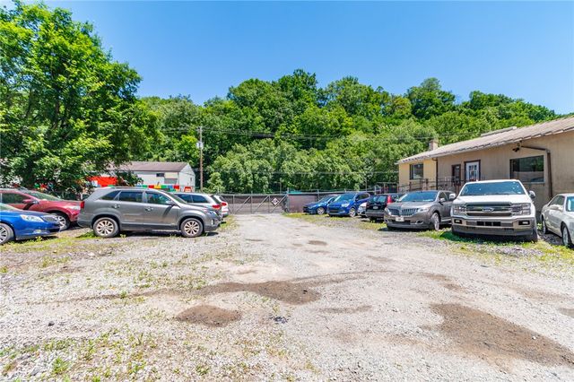174 Sandy Creek Rd, Penn Hills, PA 15147