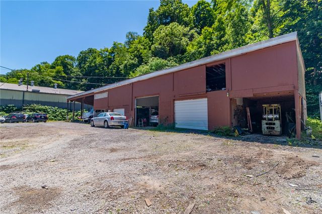 174 Sandy Creek Rd, Penn Hills, PA 15147