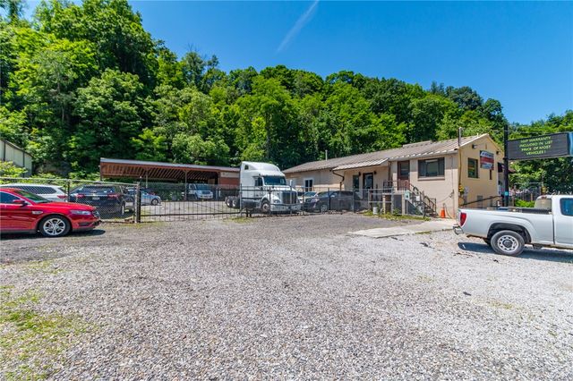 174 Sandy Creek Rd, Penn Hills, PA 15147
