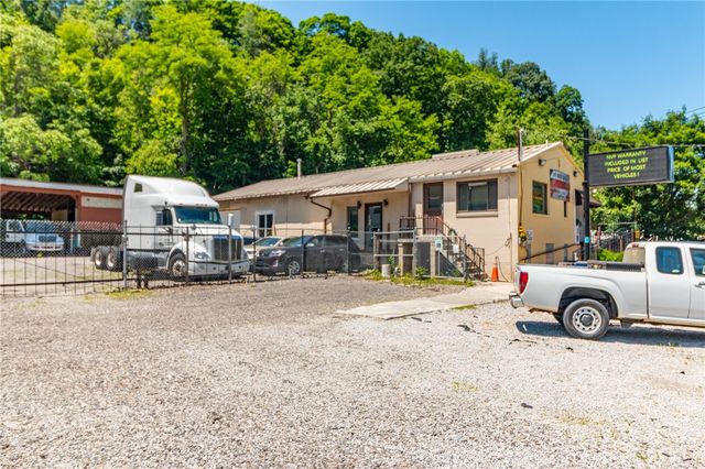 174 Sandy Creek Rd, Penn Hills, PA 15147