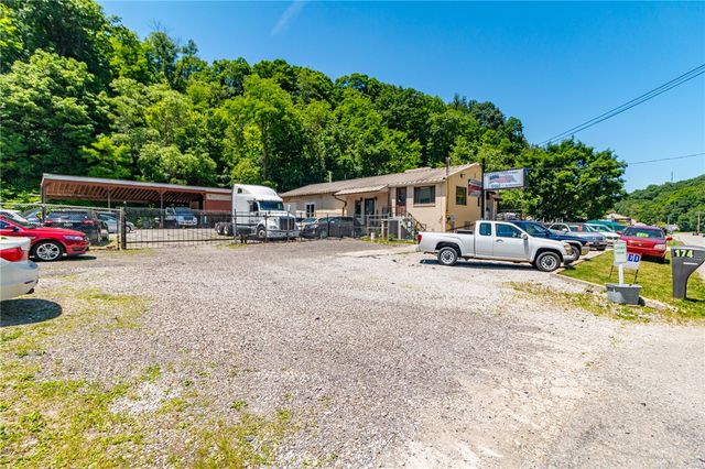 174 Sandy Creek Rd, Penn Hills, PA 15147