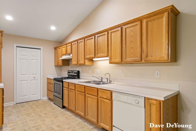 347 Timberlake E, Holland, MI 49424