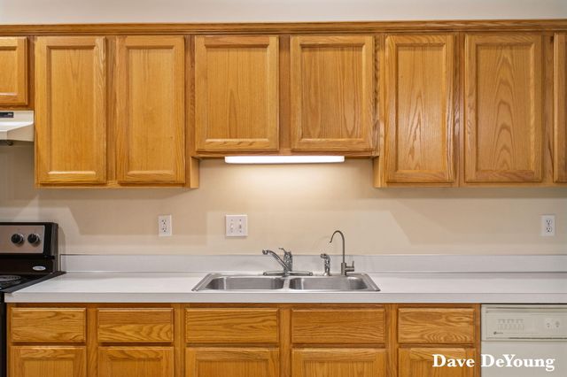 347 Timberlake E, Holland, MI 49424