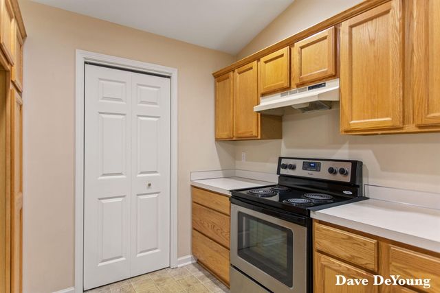 347 Timberlake E, Holland, MI 49424