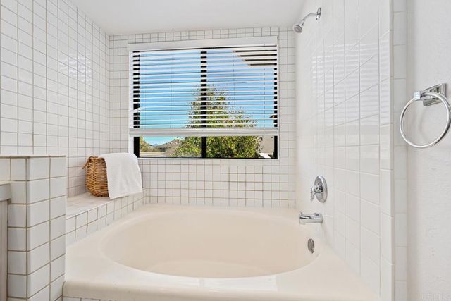 1762 Spyglass Circle, Vista, CA 92081