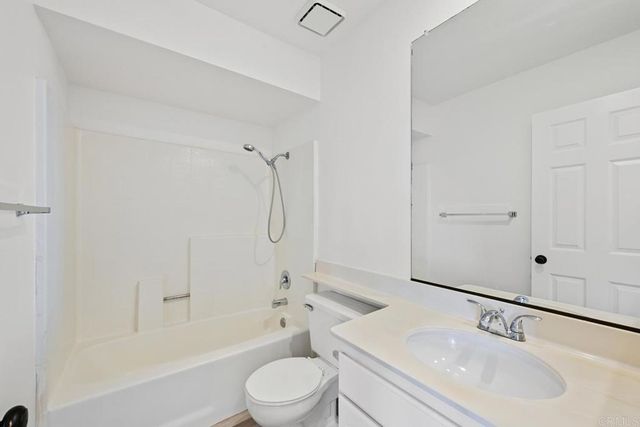 1762 Spyglass Circle, Vista, CA 92081