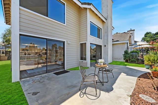 1762 Spyglass Circle, Vista, CA 92081