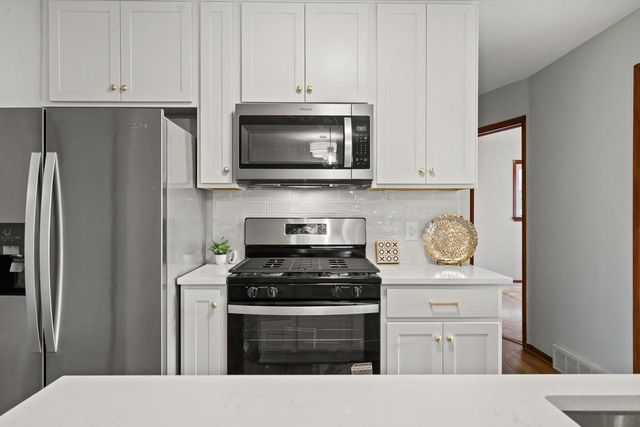 726 Royal Park ROAD, Racine, WI 53402