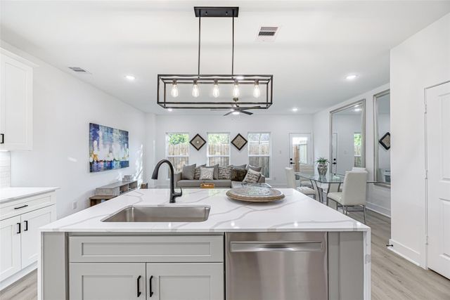 7806 Comal Street B, Houston, TX 77051