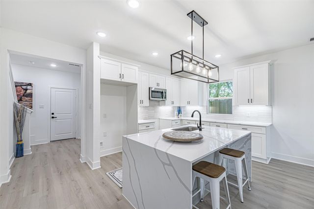 7806 Comal Street B, Houston, TX 77051