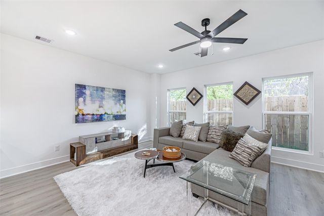 7806 Comal Street B, Houston, TX 77051