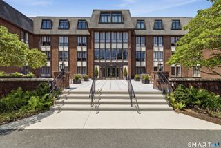 779 Prospect Avenue B-8, West Hartford, CT 06105