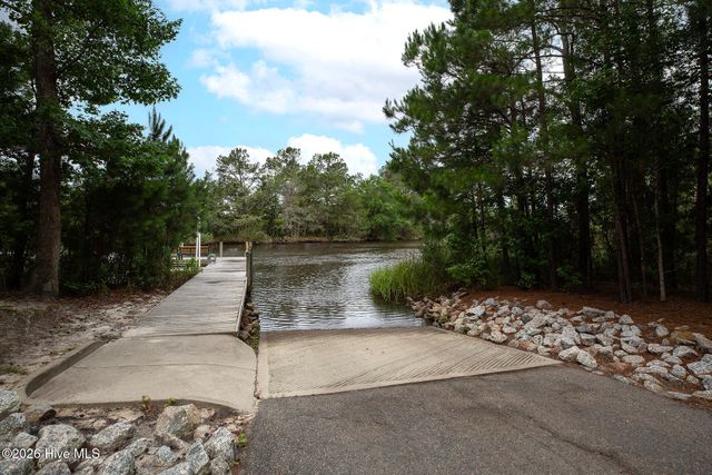 698 Breezewood Drive SE, Bolivia, NC 28422