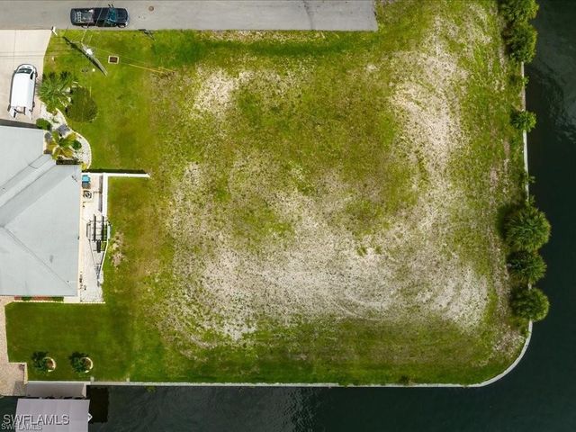 1001 SE 12th LN, Cape Coral, FL 33990