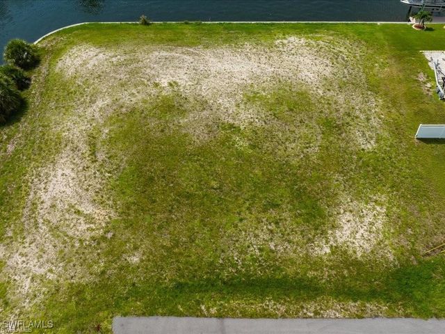 1001 SE 12th LN, Cape Coral, FL 33990